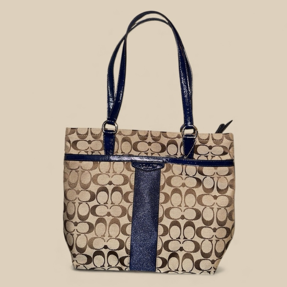 COACH Signature tan and navy blue medium tote with patent leather navy wristlet - Picture 3 of 16
